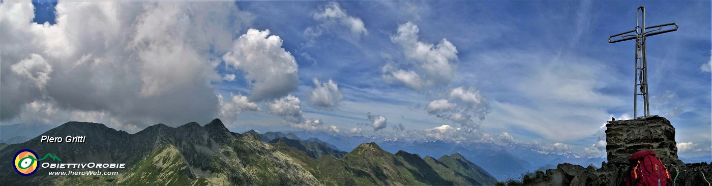 60 Alla bella croce  del Pizzo Zerna (2572 m)-panorama verso Corno Stella e Alpi Retiche.jpg